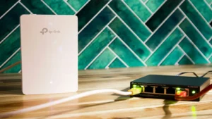 Wi-Fi vs Ethernet for IPTV: Performance, Latency, and Jitter Comparison