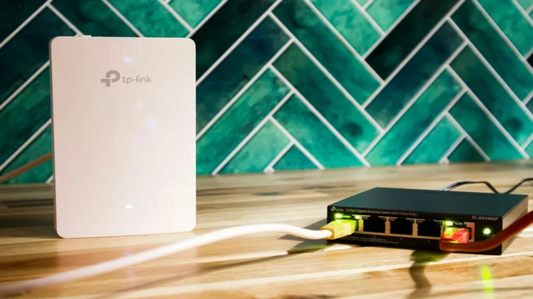 Wi-Fi vs Ethernet for IPTV: Performance, Latency, and Jitter Comparison
